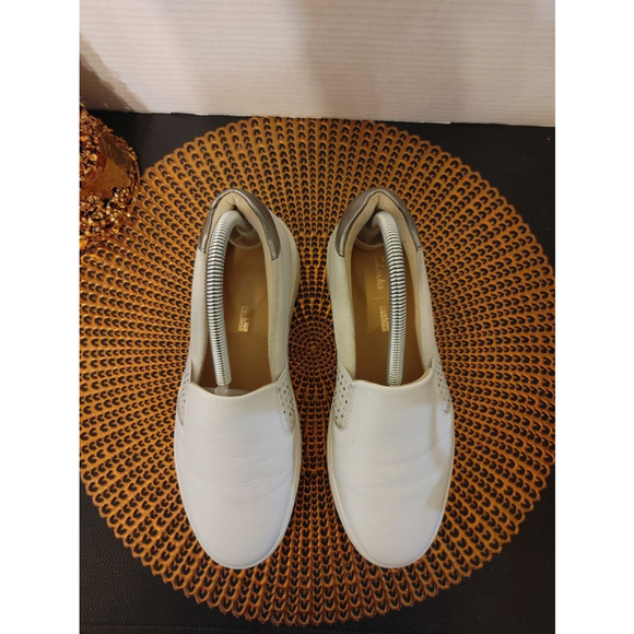 Clark's slip-on size 8 - Picture 2 of 5